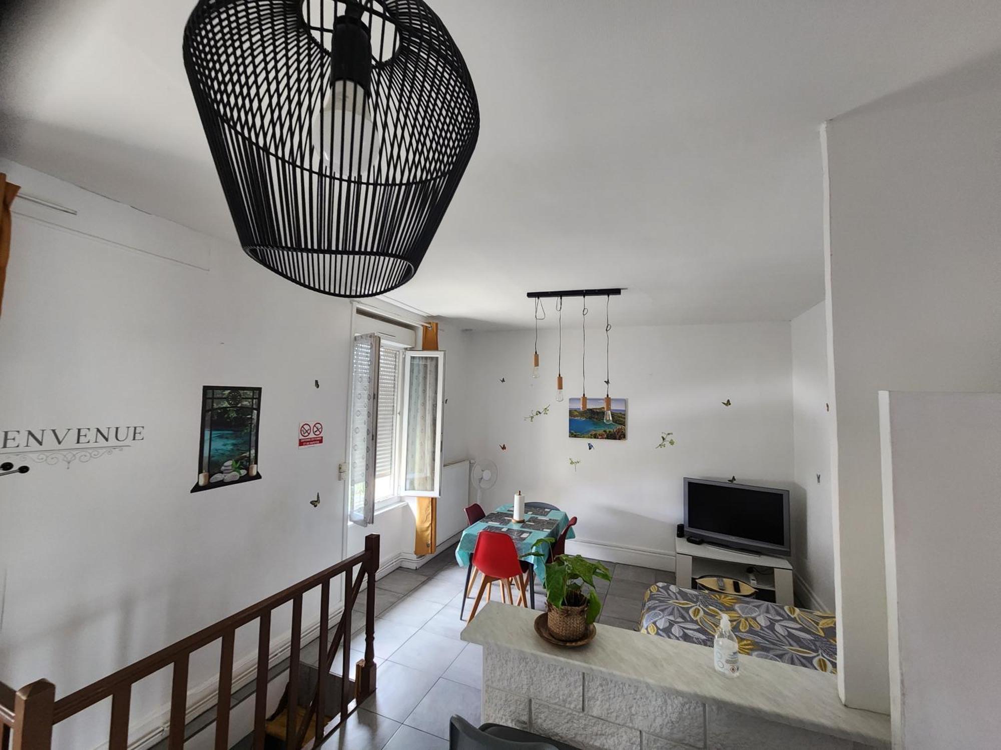 Appartement Duplex F2 Tout Confort Proche Centre Ville Avec Parking Gratuit Montlucon Luaran gambar