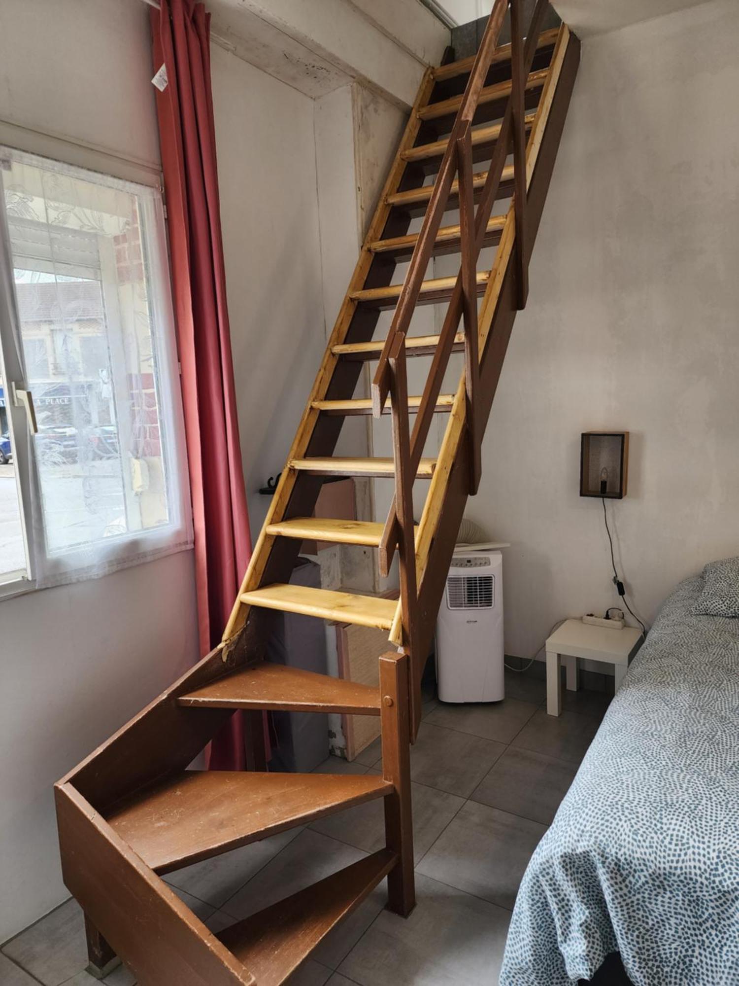Appartement Duplex F2 Tout Confort Proche Centre Ville Avec Parking Gratuit Montlucon Luaran gambar