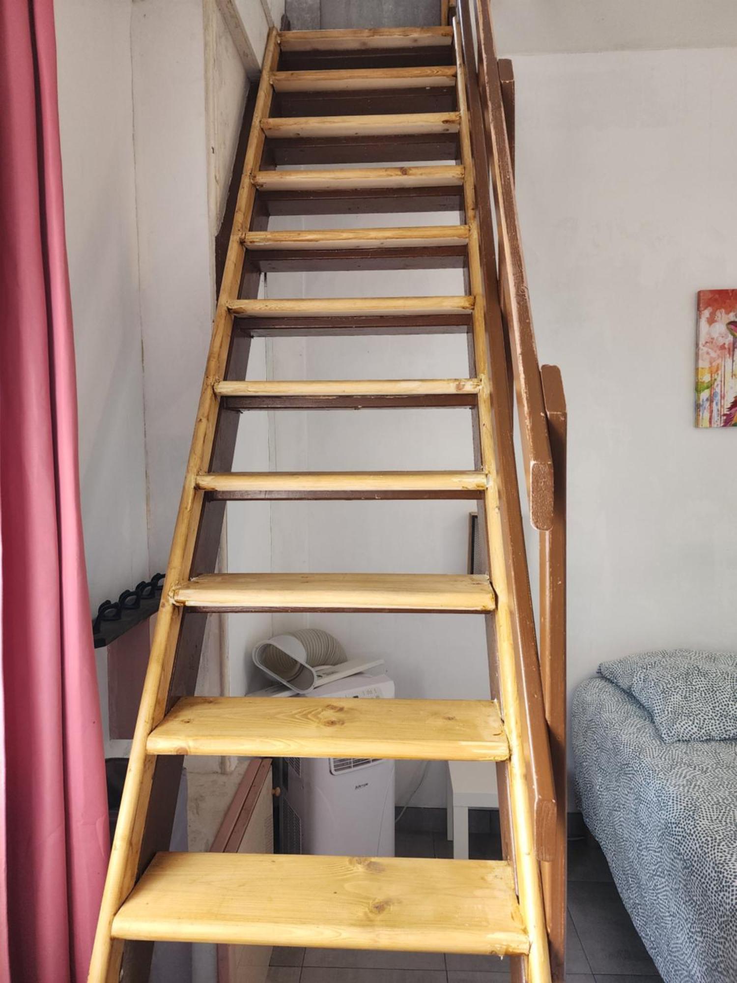 Appartement Duplex F2 Tout Confort Proche Centre Ville Avec Parking Gratuit Montlucon Luaran gambar